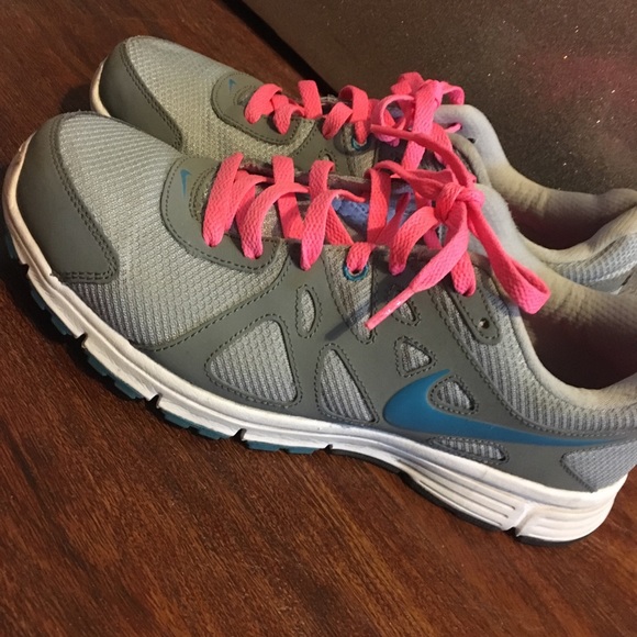 Nike Air Revolution 2 - Picture 2 of 8